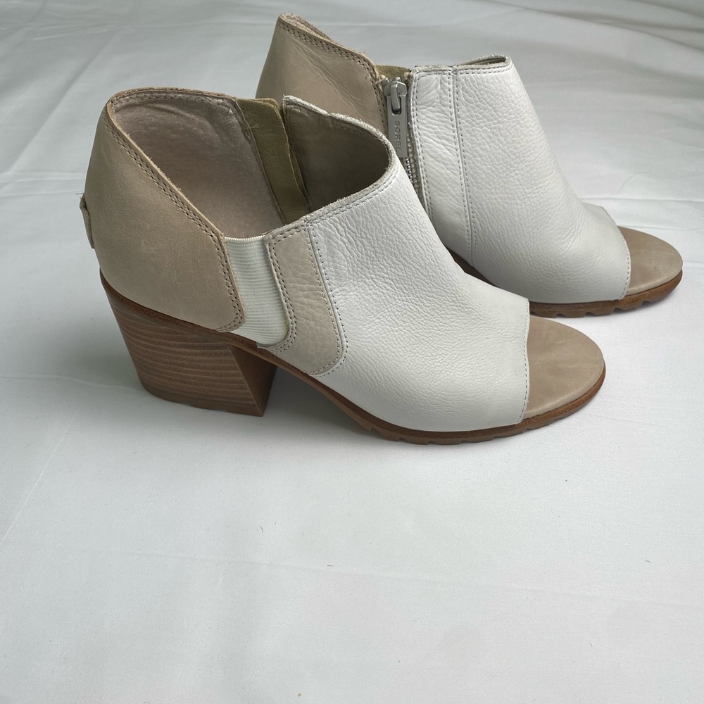 Sorel Nadia Ankle Peep Toe Booties in Woman’s size 8.5